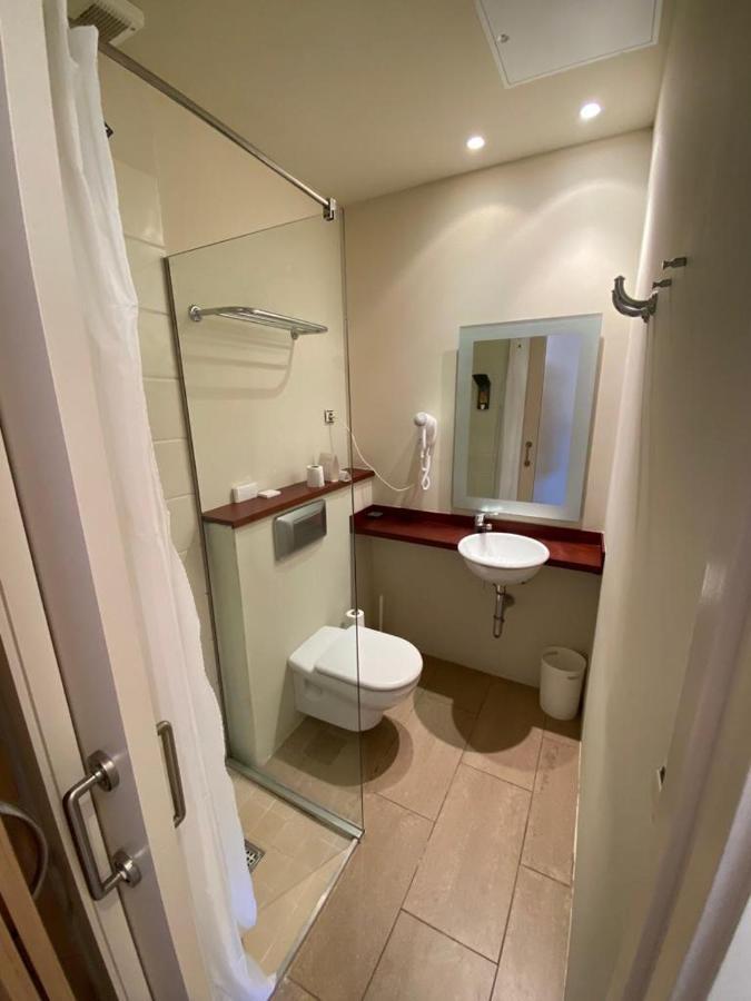 Hotel Kalima Caldes D'Estrach Bagian luar foto